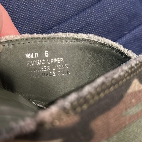 Chocolat Blu Camo Wild Two Strap Criss Cross Wedge Sandal Shoe Size 6 - Picture 8 of 8